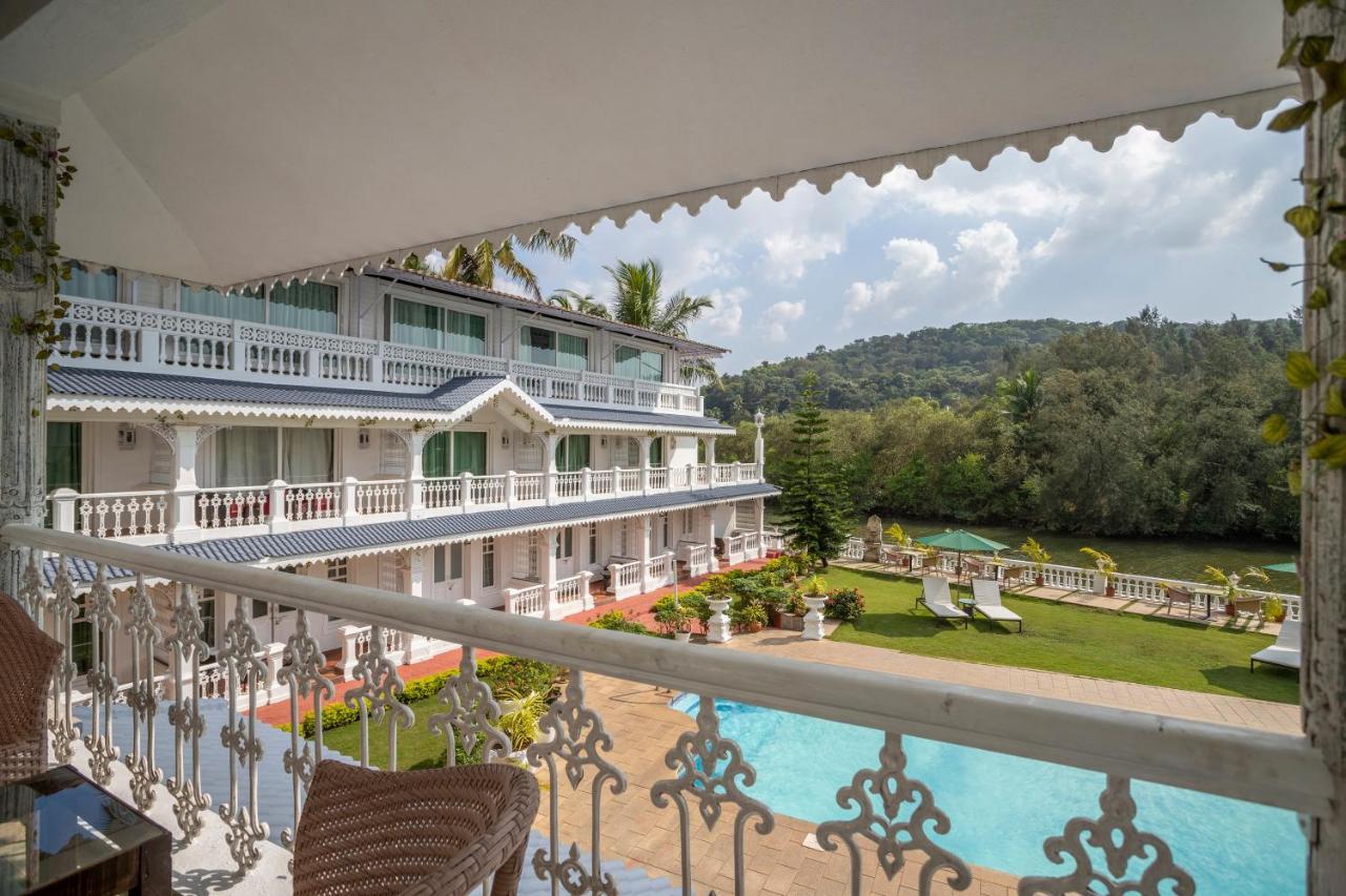 Stone Wood Riverfront Resort, 3* Siolim