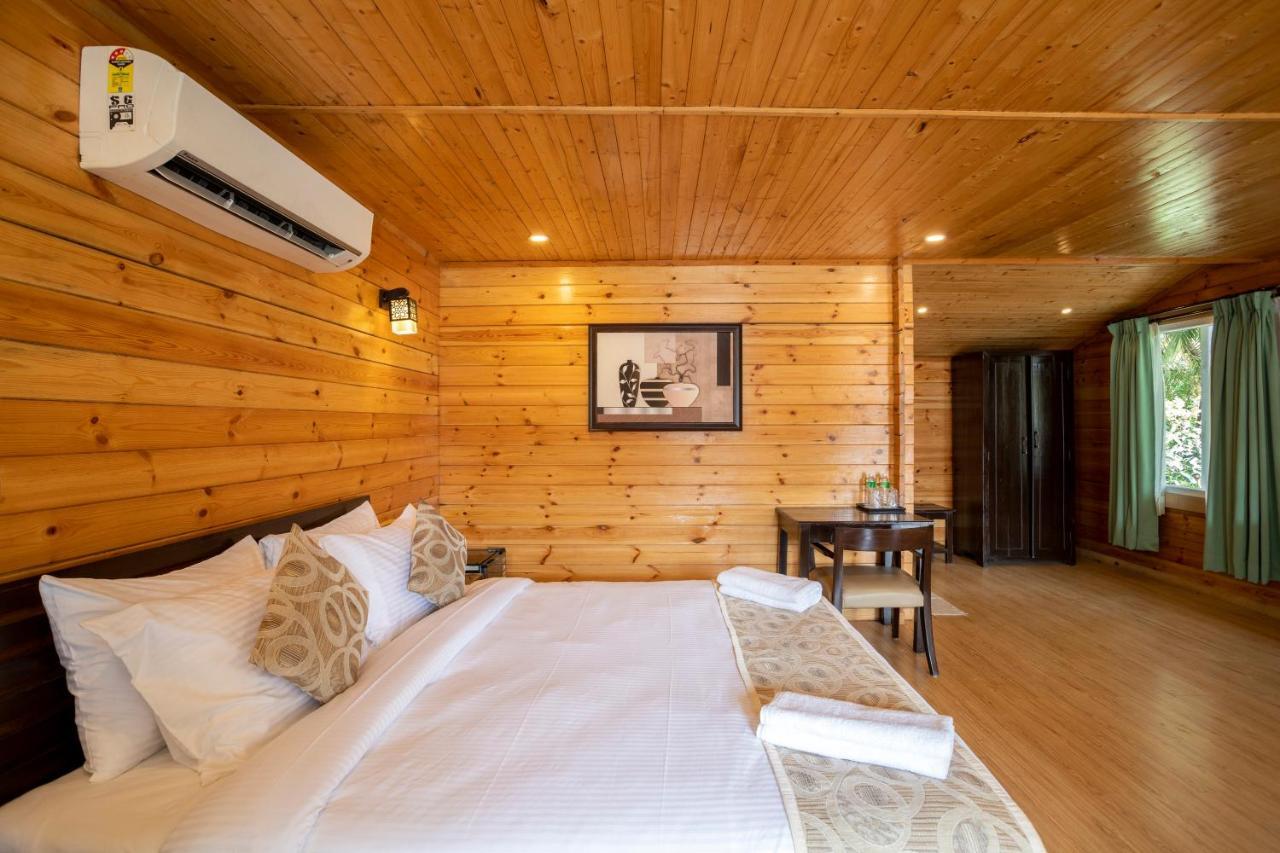 Stone Wood Riverfront Resort, Resort Siolim