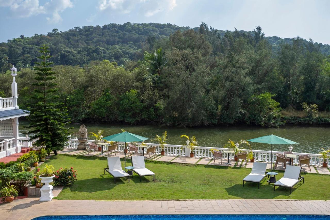 Stone Wood Riverfront Resort, Siolim