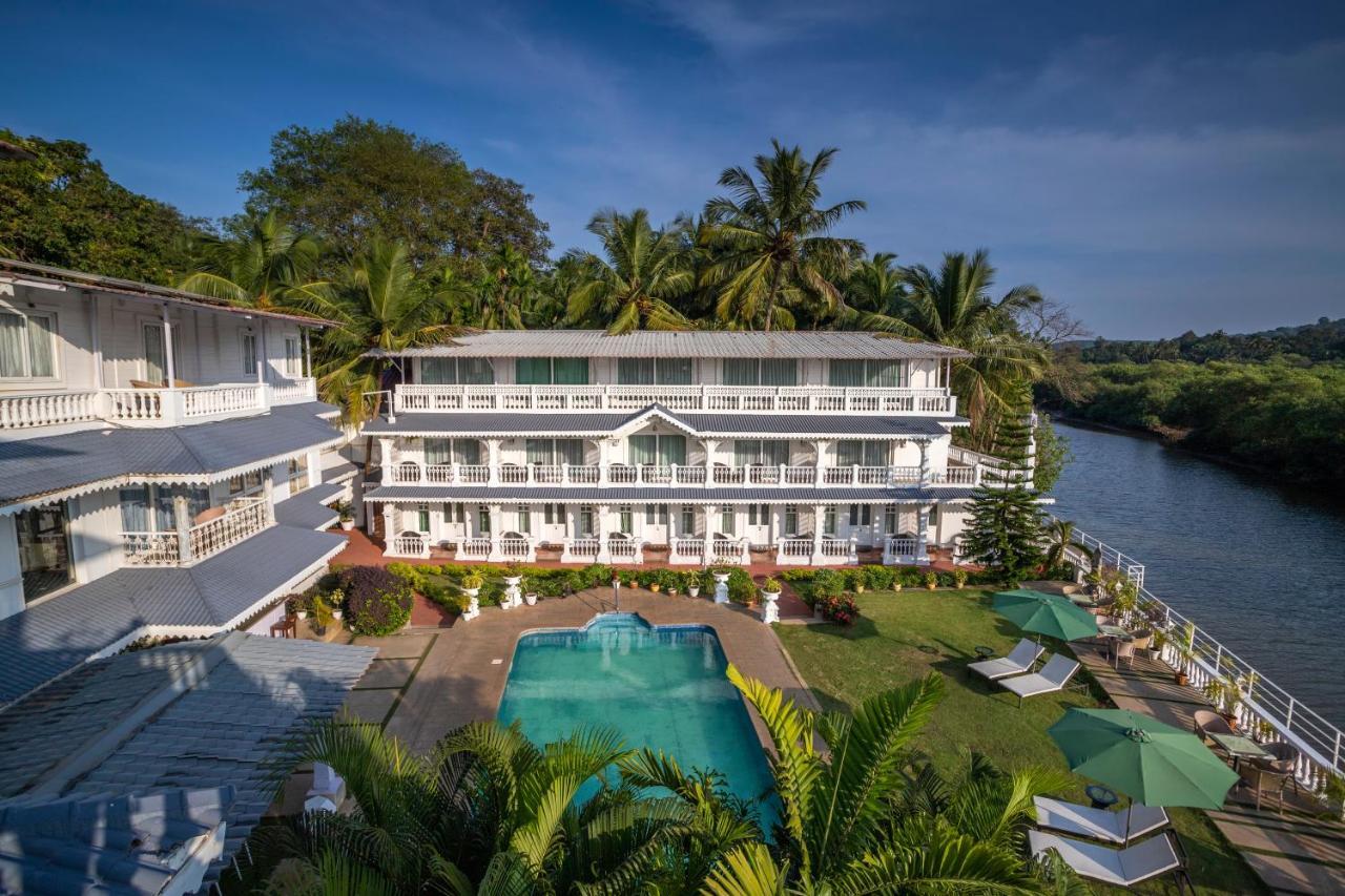 Stone Wood Riverfront Resort, Resort