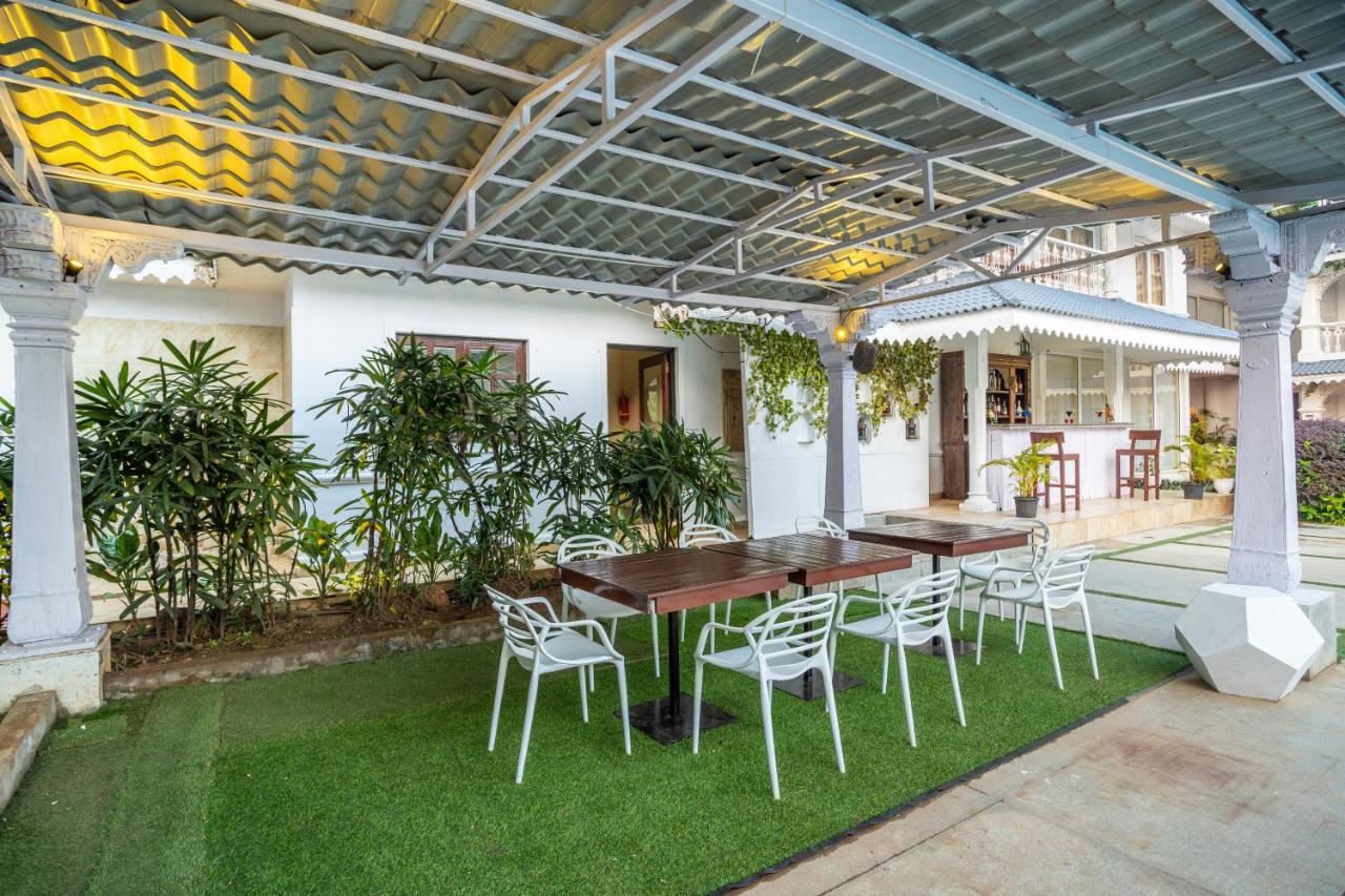 Stone Wood Riverfront Resort, Siolim
